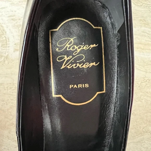 Roger Vivier patent leather gold logo high heels shoes 35,5 us 5,5